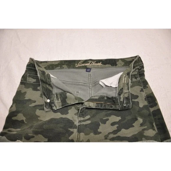 Universal Thread Shorts Womens 10 Camo Green High Rise Frayed Hem Casual Denim - Picture 3 of 7